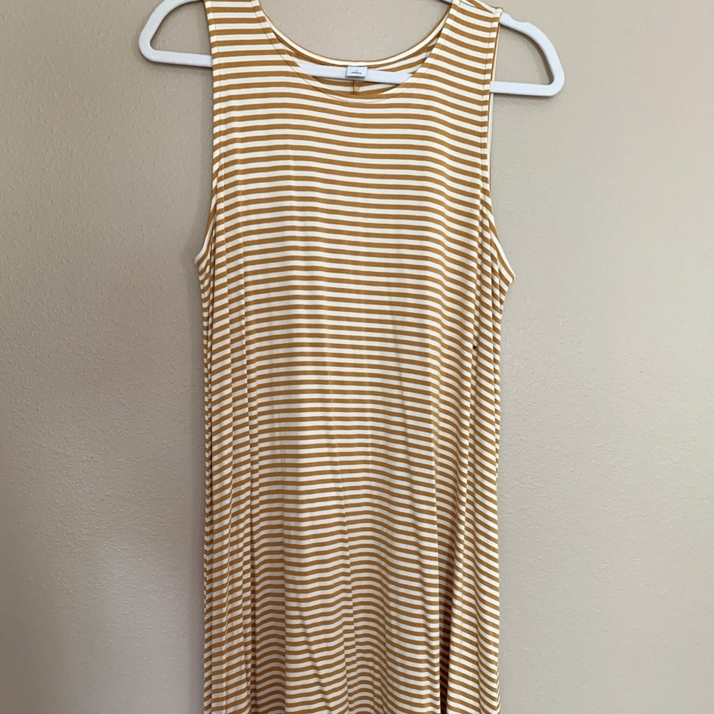 Old Navy women’s dress.